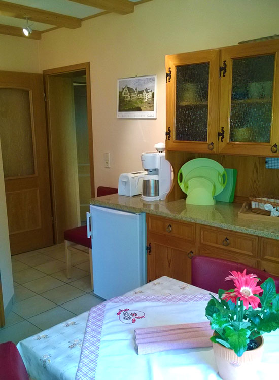 fewo kücheneinrichtung ferienwohnung saaletalblick de Küche Mit Spüle Und Herd ~ fewo kücheneinrichtung ferienwohnung saaletalblick de